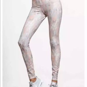 Alo Yoga Airbrush Abstract Print Leggings